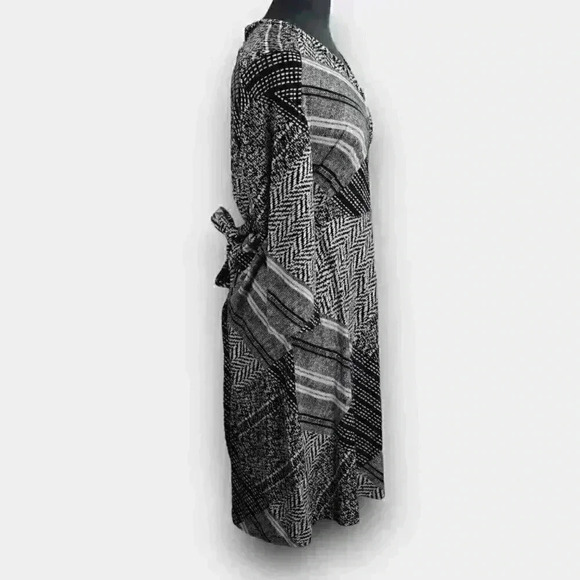 Jockey Person to Person ladies‎ dress size LARGE black/white v-neck - Picture 2 of 8